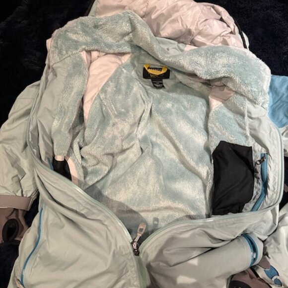 Mountain Hardwear Ski Jacket - Picture 3 of 3